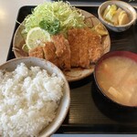 とんかつよしえ - ロースとんかつ定食