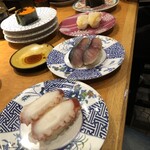 寿司みなと 福市店 - 真ん中のしめ鯖がスバラシイ