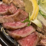 黒豚しゃぶしゃぶと溶岩焼きが 自慢の居酒屋 くろ屋 - 