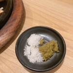 黒豚しゃぶしゃぶと溶岩焼きが 自慢の居酒屋 くろ屋 - 