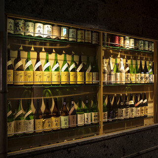 ドリンクは日本酒が中心。酸味のきれいな銘柄をセレクト