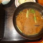 鮒眞 - 宍道湖の蜆（貝殻は黒色）の味噌汁　売店にあったのは青森県小川原湖産だったが