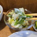 キッチン ブルー グローブ - サラダをいただき