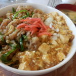 カフェ スペース - 麻婆豆腐とチンジャオロースの2色丼