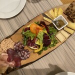 三輪亭 - 加工肉（自家製シャルキュトリー）とチーズの盛り合わせ（2人前）