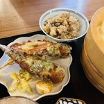 饂飩店よこやま - 天ぷらは、うど、ふきのとう、金柑、石臼すりの焼きちくわ(無添加)付き　ちくわの歯応え抜群でした
