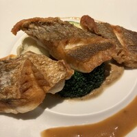 アクイロット - スズキのオリーブ焼き