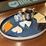 ワイン酒場 GabuLicious - ■チーズソムリエ厳選！チーズの盛り合わせ ¥1480