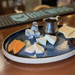 ワイン酒場 GabuLicious - ■チーズソムリエ厳選！チーズの盛り合わせ ¥1480