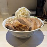 陸 - 神豚やった。ヤサイアブラ（ニンニクは卓上）