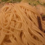博多天神 - 麺のアップ