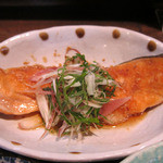 ががちゃ屋 - 鮭のムニエル、胡麻ポンだれ