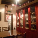 押上猫庫 - 棚の中には猫グッヅいっぱいです