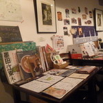 押上猫庫 - 文化的な雰囲気漂う店内