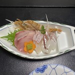 麗音 - 烏賊も海老も旨い刺身