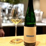 マンサルヴァ - 海老のお相手ですから、それなりにミネラリー。
      ペトロル感もしっかりある、らしいリースリング。
      トマトの発酵の感じに合うのかも。