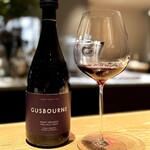 マンサルヴァ - あるインポーターさんから伺いましたが、温暖化で、これからはイギリスだと。
      こちらでも、まさに(^^)
      ピノ・ムニエ単独なんて驚き。シラーのようにスパイシーで、ステーキに胡椒を追加するようなイメージ。