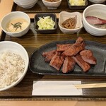 牛たんと和牛焼 青葉苑 - 