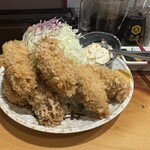 とんかつ かつ壱 - 大粒の牡蠣が6個！