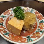 徳ㇵ本也 - 北海道のあん肝の色、エッジも美しい。そして滑らかな舌触り、良質なそれと一目瞭然ですね。福井の蒸し蟹も蟹味噌がたっぷり和えてあり美味。