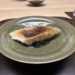 徳ㇵ本也 - 愛媛県の白甘鯛鱗焼き　青海苔のお出汁