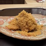 徳ㇵ本也 - 葉玉葱のフライ　お塩代わりにからすみをかけて　からすみでフライが見えません（笑）