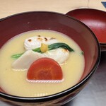 徳ㇵ本也 - 伊勢海老の出汁　伊勢海老のみそと白味噌合わせ
      伊勢海老の身　フグの白子　焼き丸餅　海老芋　金時人参　丸大根　鶯菜　からし