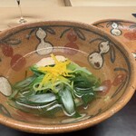 徳ㇵ本也 - 鴨肉のつみれ　湯葉　九条葱　柚子　沢山お酒をいただいた後に美味しい鴨肉のお出汁、たまりません。