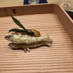 徳ㇵ本也 - 琵琶湖の寒モロコの天ぷら　ツクバネ（羽子板でつく羽根に似ているお正月の縁起物）