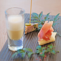 LʼOrangerie 光庵 - ランチコース 6900円 の自家製テリーヌ、生ハムとベニエ、兼六芋のスープ