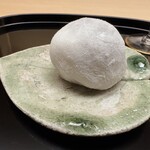 徳ㇵ本也 - 作りたての苺大福　ほんのりあたたかい皮とフレッシュでジューシーな苺が良いですね。最後の一品まで秀逸で至福のひと時でした。あー幸せだ〜