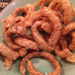 タイ・アヨタヤ・レストラン - キャップムー(豚皮の揚げ物) サービス