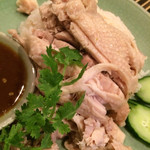 タイ・アヨタヤ・レストラン - カオマンガイ(タイ式チキンライス) 880円。