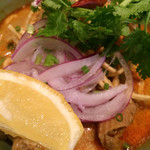 タイ・アヨタヤ・レストラン - カオソイ(鶏肉と玉子麺のヌードル) 890円。