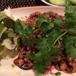 タイ・アヨタヤ・レストラン - ラープムーチェンマイ(豚肉の辛味ハーブ和えチェンマイ風) 850円。