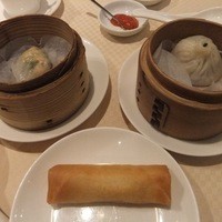 崎陽軒本店 嘉宮 - 小龍包、キノコチーズ春巻き、サーモン入りえび蒸餃子