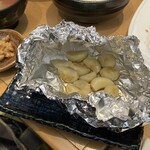 焼肉金金 - ニンニクホイル焼き