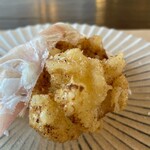 Nonna Nietta - カリフラワーのフリットサイド。カリカリほくほくで生ハムと絶妙マッチ