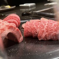 肉匠なか田 本店 - トロタン、ロースなど