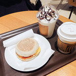スターバックスコーヒー - 料理写真:ユースベリー、バニラクリームフラペチーノ、あらびきソーセージパティ&スクランブルエッグ イングリッシュマフィン