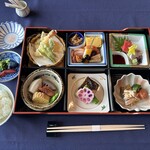 和乃八窓庵 - 季節の六つ切り弁当(2,800円・込)