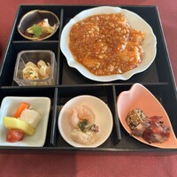 謝朋殿 - 