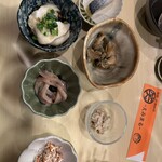 海鮮炭焼厨房 笑○ - お通し　この日は6品