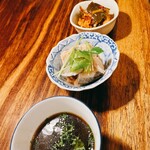 Panch - お通し→下‥牛骨スープ。 真ん中‥鮭の中骨。 上‥白菜キムチ。