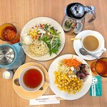 カフェ青山 - 料理写真:モーニングB(ホットサンド)¥979内、モーニンC(ピザトースト)¥1045内　サラダバーと1ドリンク付。珈琲と紅茶選択。どちらもポットで届く。