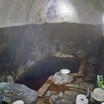 川の家 - 大き目の浴場（洞窟風呂）
