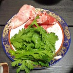 川の家 - 夕食（イノブタ鍋；シュンギク他）