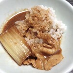 川の家 - 夕食（イノブタ鍋；ご飯にかけて）