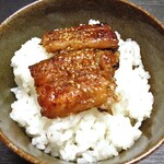 川の家 - 夕食（ウナギの蒲焼き；ご飯にのせて）