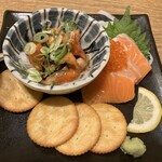 旨唐揚げと居酒メシ ミライザカ - サーモンの刺身を…